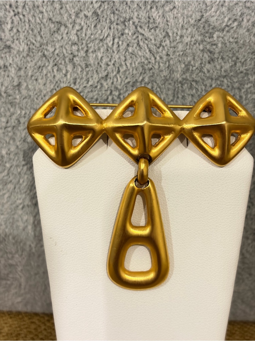 Vintage Clara signed gold tone brooch